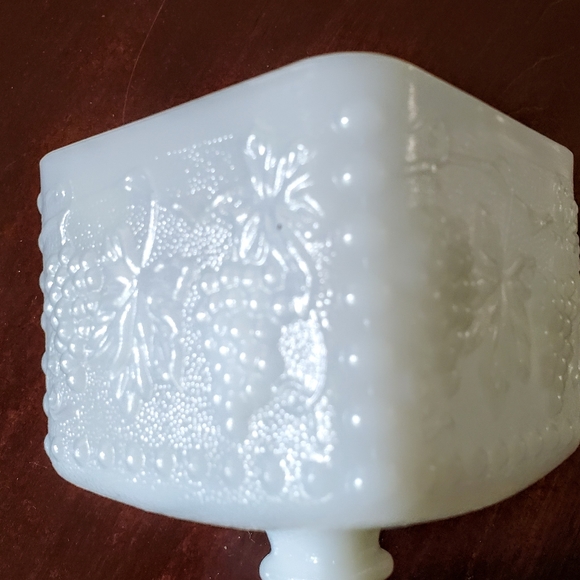 Vintage milk glass server c.1930s farmhouse decor - Picture 2 of 5